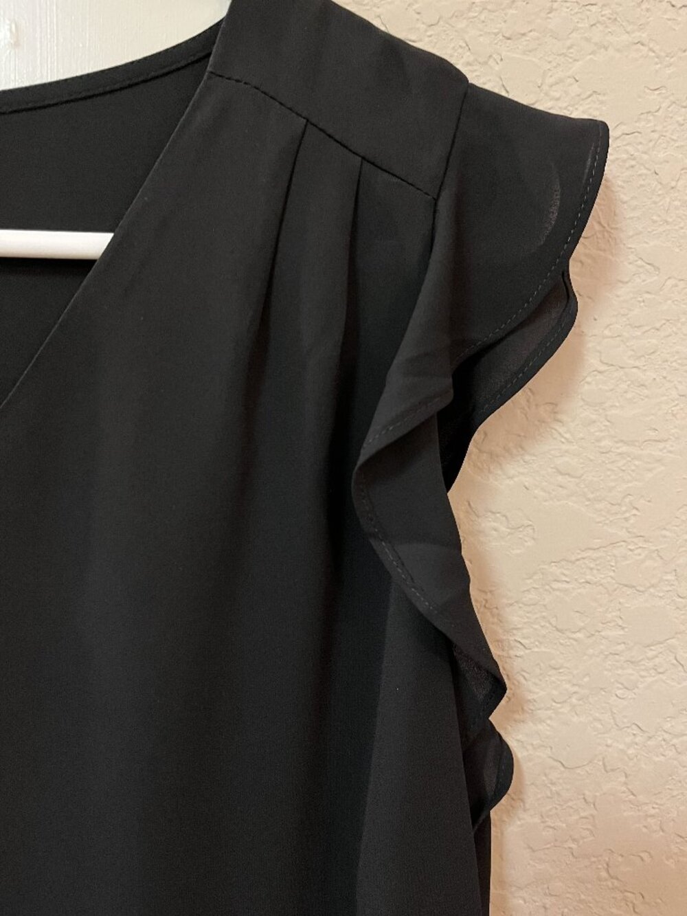 Set of 2 Women's Express Black White Sleeveless Tank Top Style Blouse Shirt Top - Picture 9 of 10
